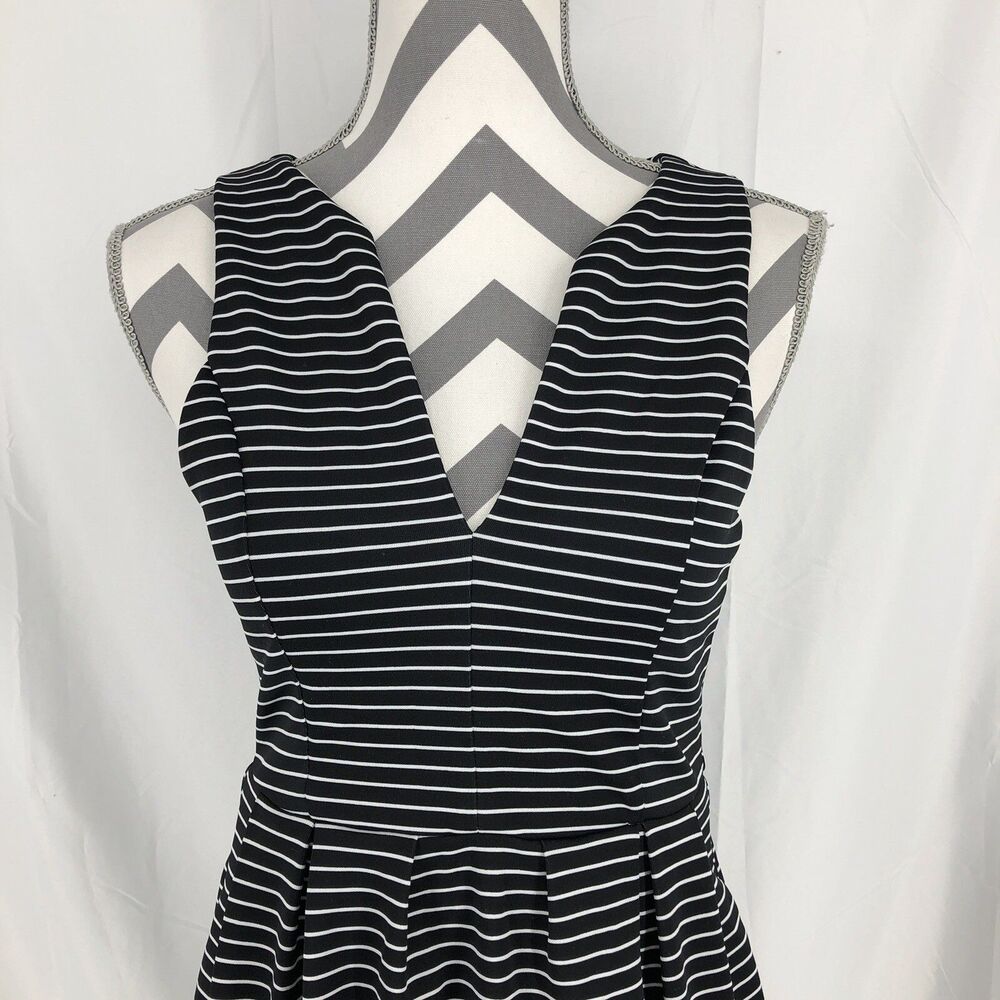 Mi Ami Black White Striped Split V Neck Sleeveless Fit & Flare Dress Small